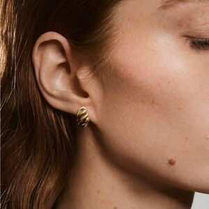 Mejuri Croissant / Dome Huggies. 18k gold vermeil.